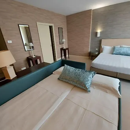 Joseph マリーナ・ディ・ピエトラサンタ