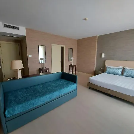 Joseph 3* مارينا دي بييتراسانْت