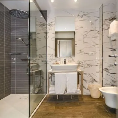 Joseph 3* マリーナ・ディ・ピエトラサンタ