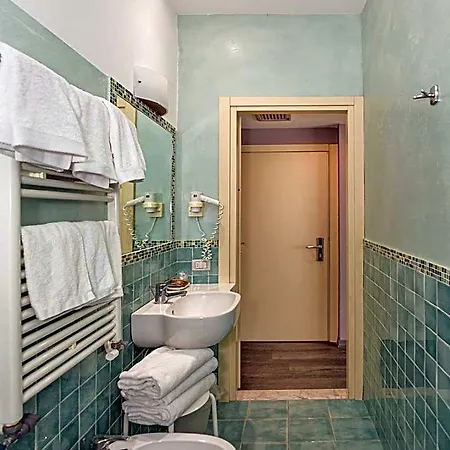 Joseph Hotel 3*