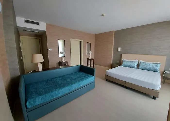 Joseph 3* מרינה די פיאטרסנטה