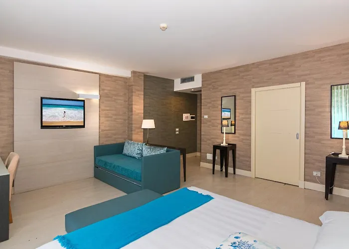 Joseph 3* マリーナ・ディ・ピエトラサンタ